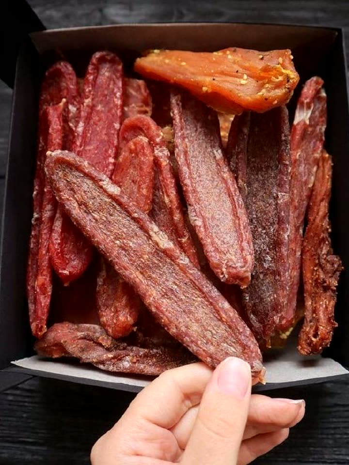 Лоток копчёного мяса ломтями, коптильня Drevos Family