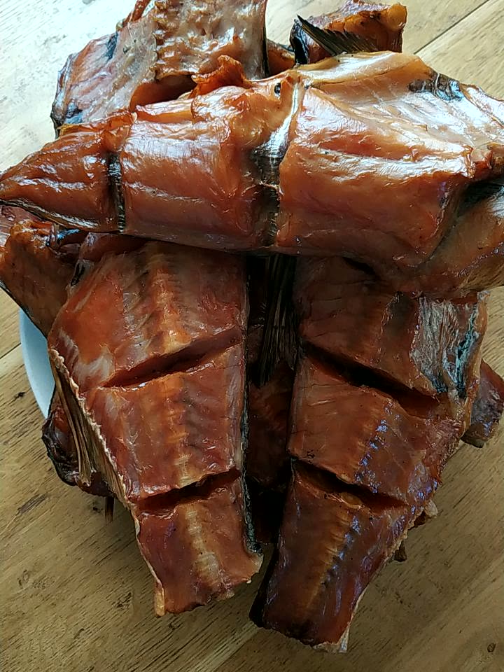 Скумбрия — горячее копчение, коптильня Drevos Smoke Chamber 50+